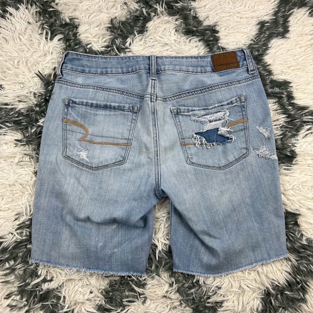 American Eagle Women s Blue Distressed Tomgirl Bermuda Jean Short Size 4 - Picture 7 of 10